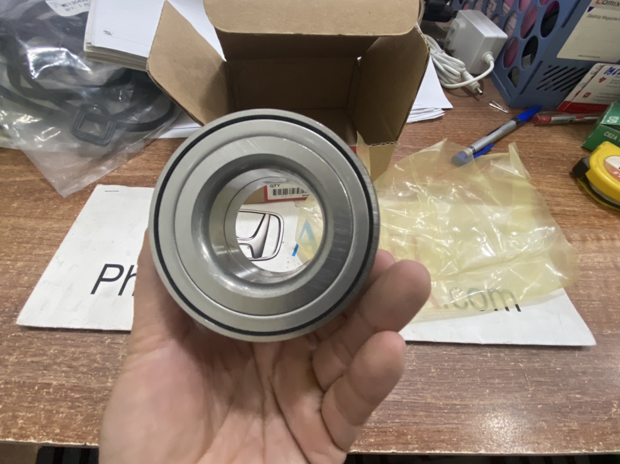 Bi moay ơ trước xe Honda BRIO